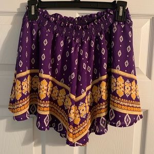 🍉 NWT gold & purple elastic shorts!